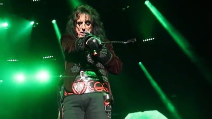 Watch Front-Row Video Of ALICE COOPER's Spartanburg, South Carolina Concert